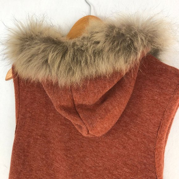 Do Everything In Love Women's One Size Rust Brown Raccoon Fur Trim Knit Vest - Picture 3 of 8